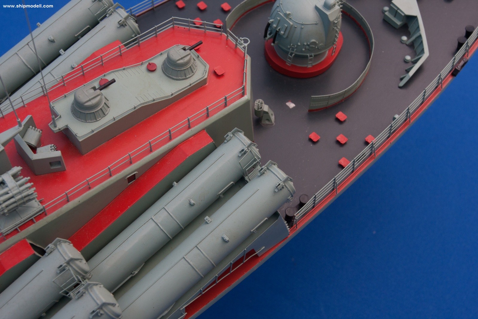 SHIPMODELL VARYAG missile cruiser 1983