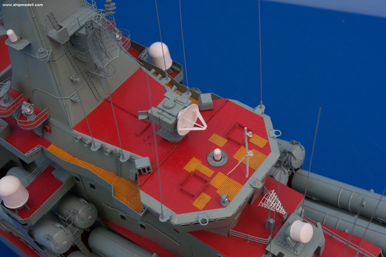 SHIPMODELL VARYAG missile cruiser 1983