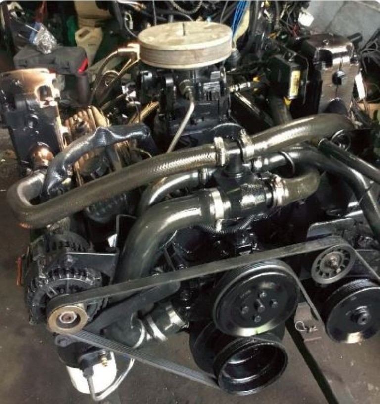 MerCruiser 5.7 V8 Engine Motor MerCruiser 5.7 Chevy GM 350 engine motor