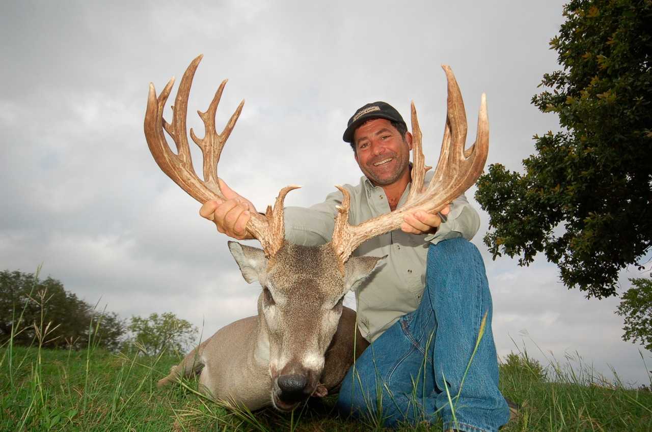 Trophy Whitetail Hunting in Texas • Shonto Ranch Hunting