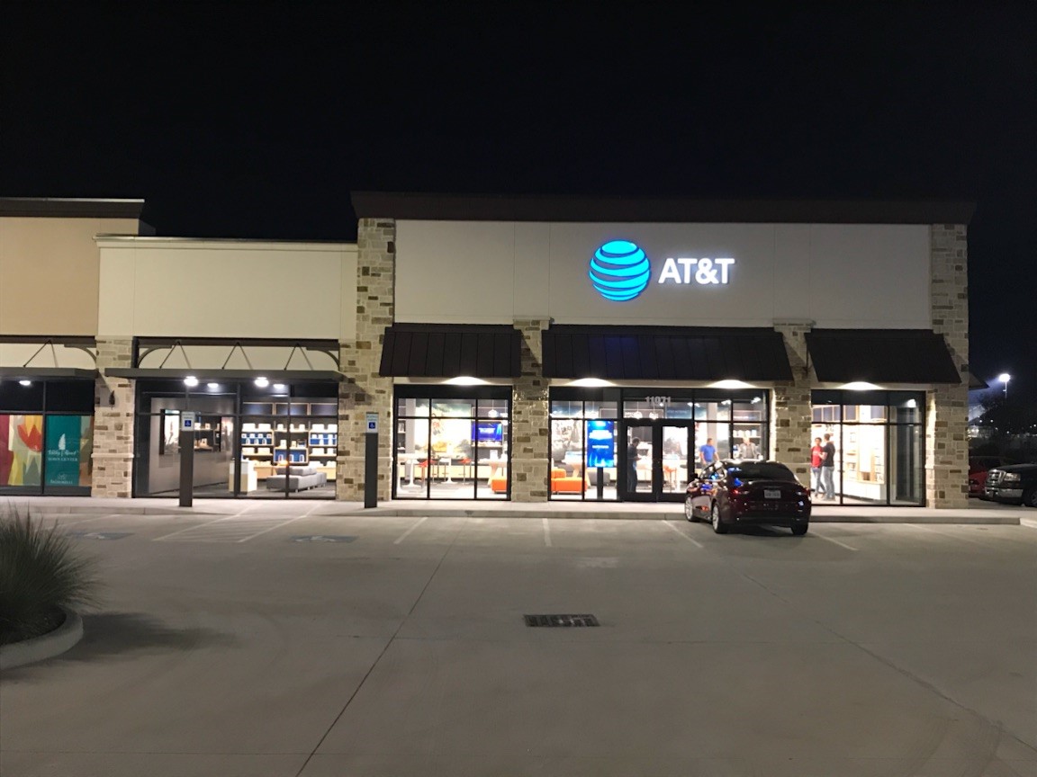 AT&T opens new Entertainment Themed store in Valley Ranch Town Center