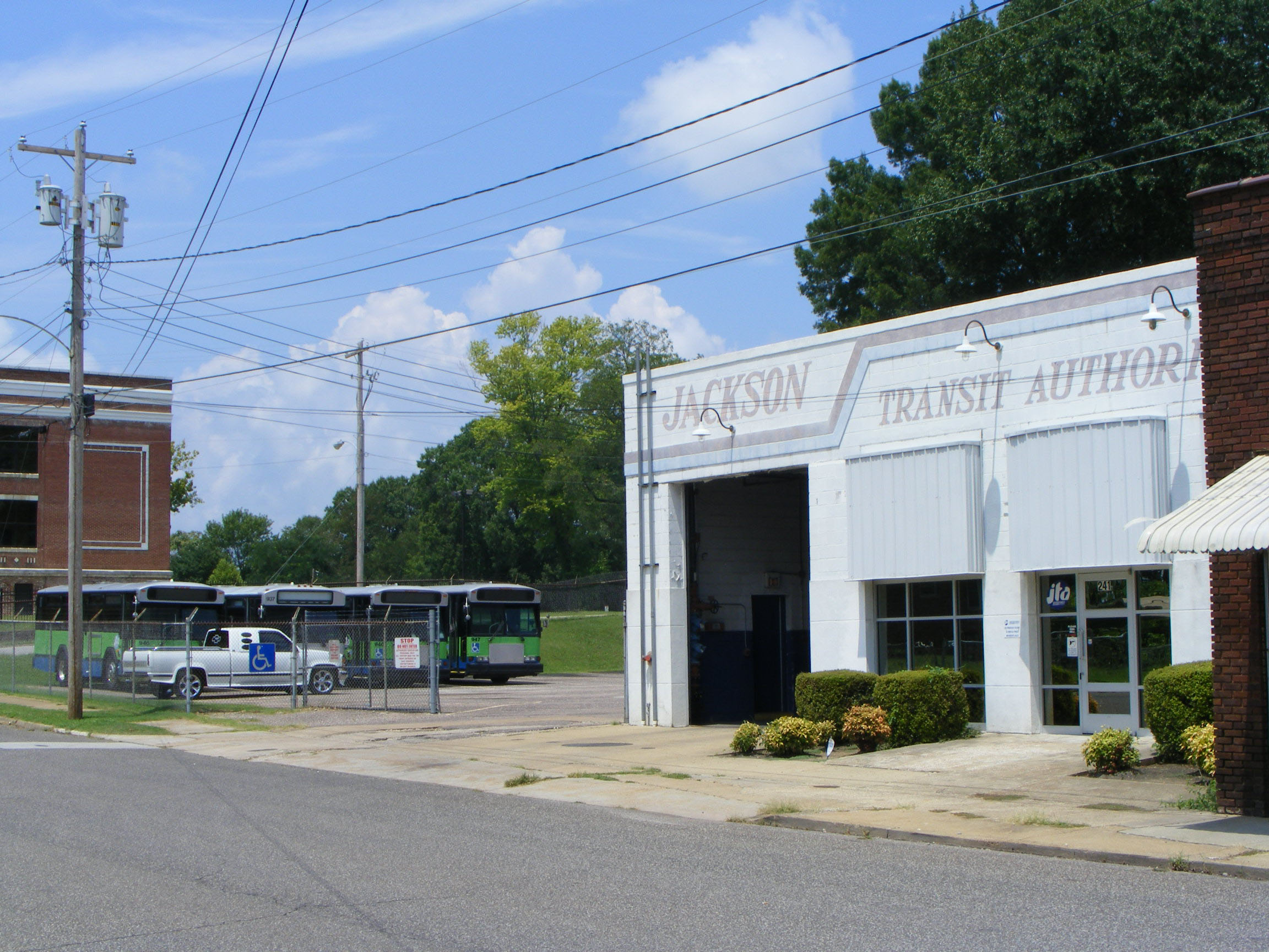 JTA Jackson Transit Authority of Jackson, Tennessee SHOWBUS AMERICA