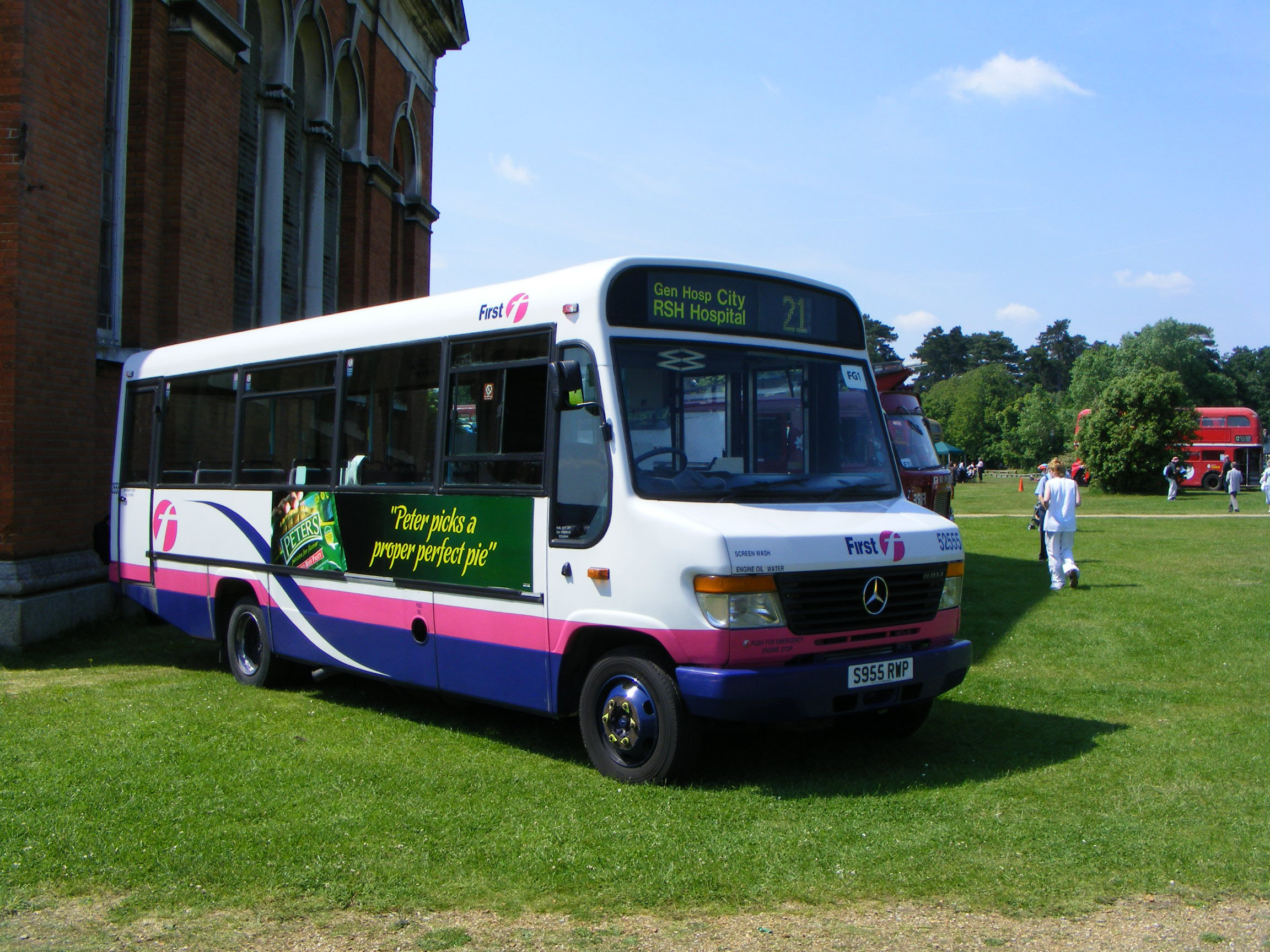 First Hampshire & Dorset SHOWBUS BUS IMAGE GALLERY