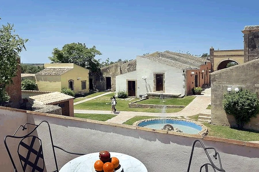 Noto wheelchair users accessible hotel Sicily disabled