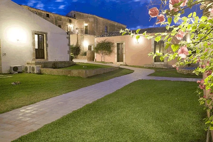 Noto wheelchair users accessible hotel Sicily disabled