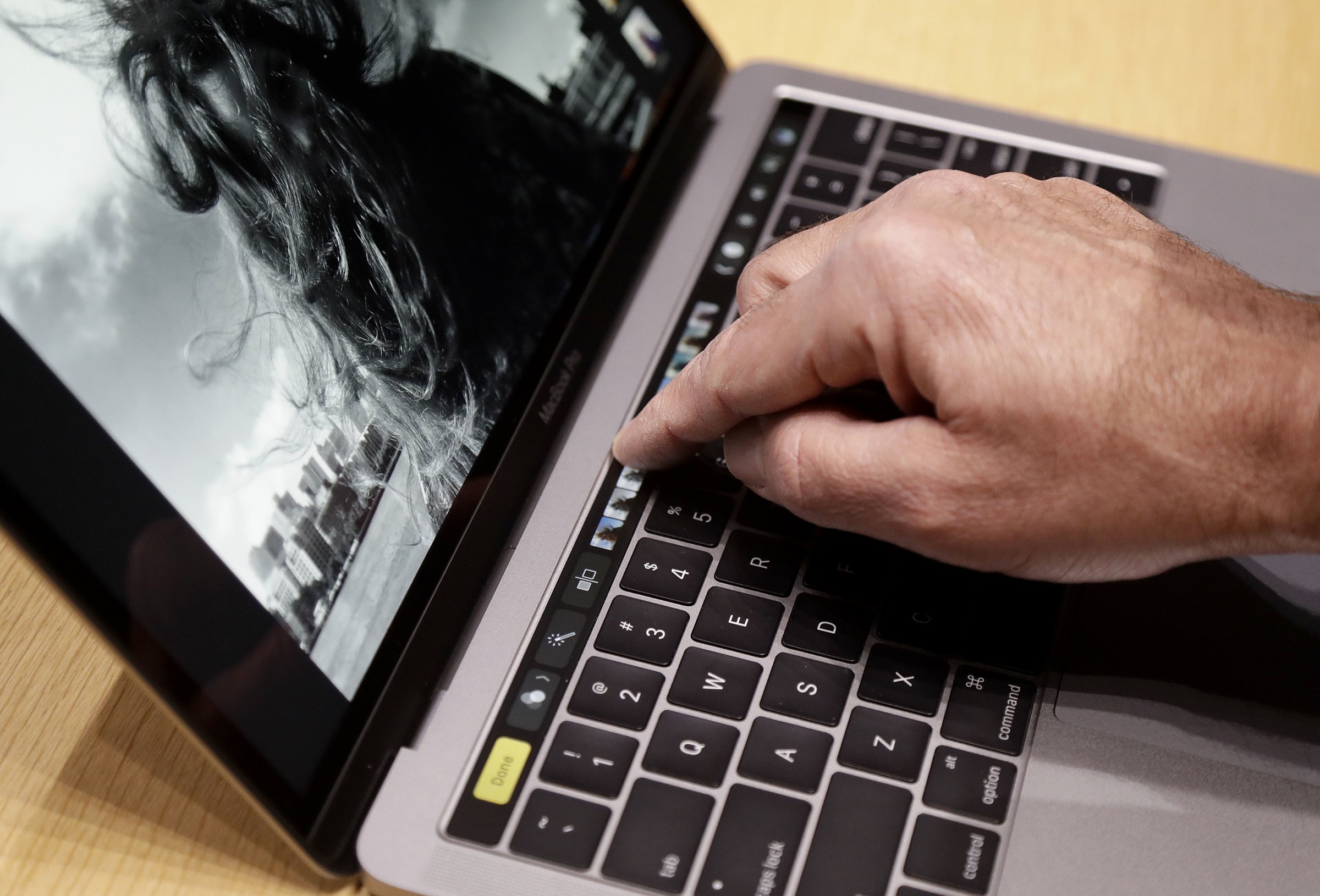 Apple Just Released Its New Macbook With The Most Terrifying Privacy