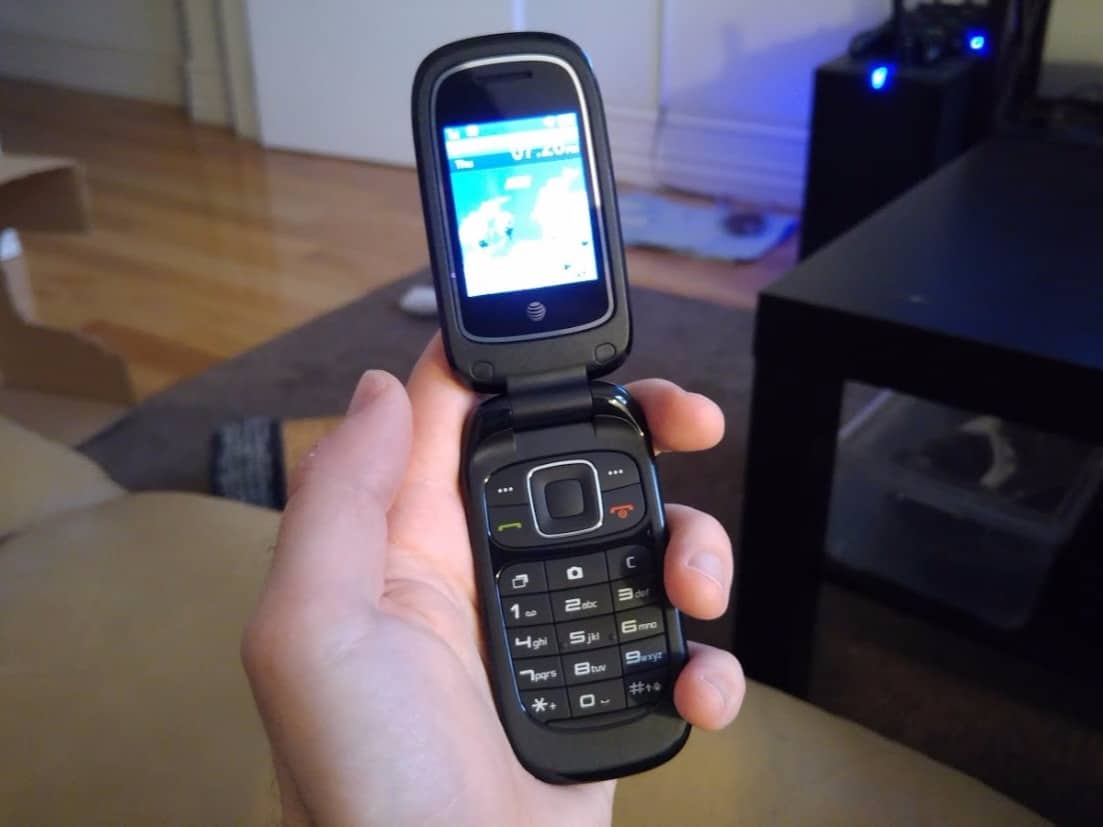 It’s Official, Flip Phones Are Making A Comeback – Sick Chirpse