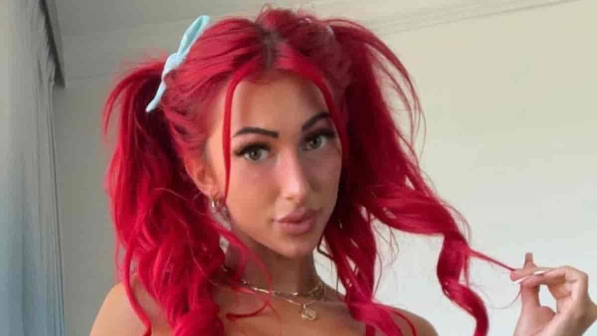 This Woman Has 7000 Boyfriends Online Because She's Too Good Looking To