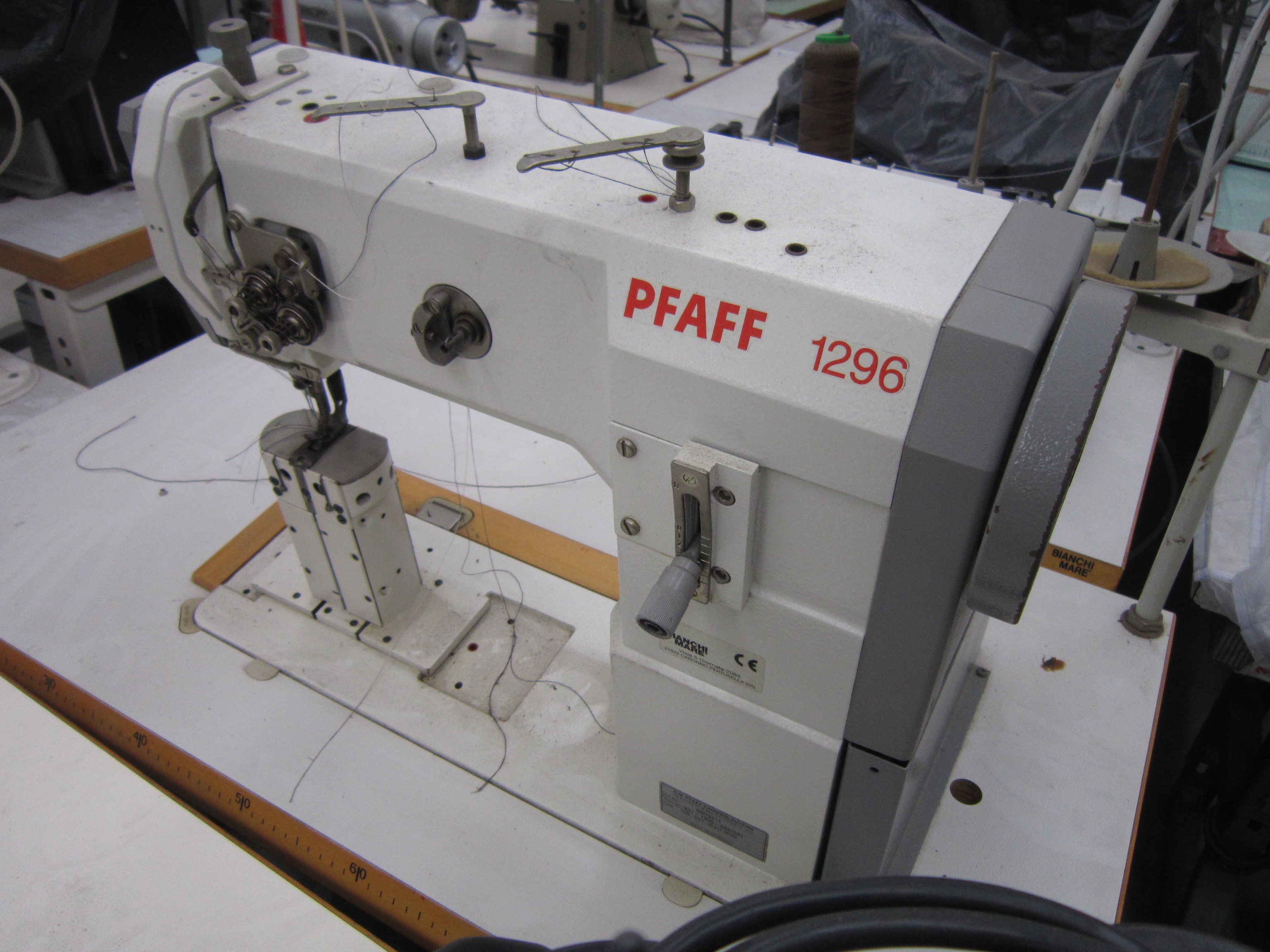 Sieck PFAFF Kl. 1296706/35 two needle post bed sewing machine with