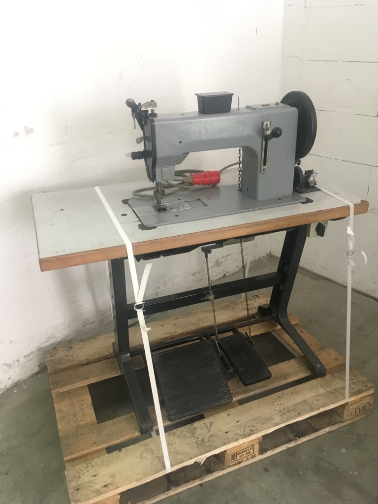 Sieck ADLER Kl. 204102 heavy duty two needle cording sewing machine