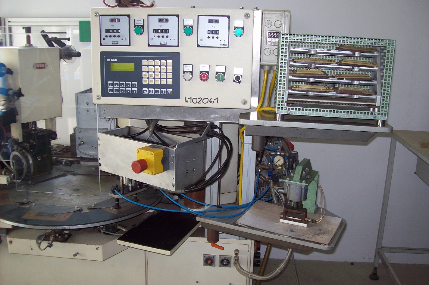 Sieck WSK PMF Typ 1499 rotary table embossing machine with 3 stamping