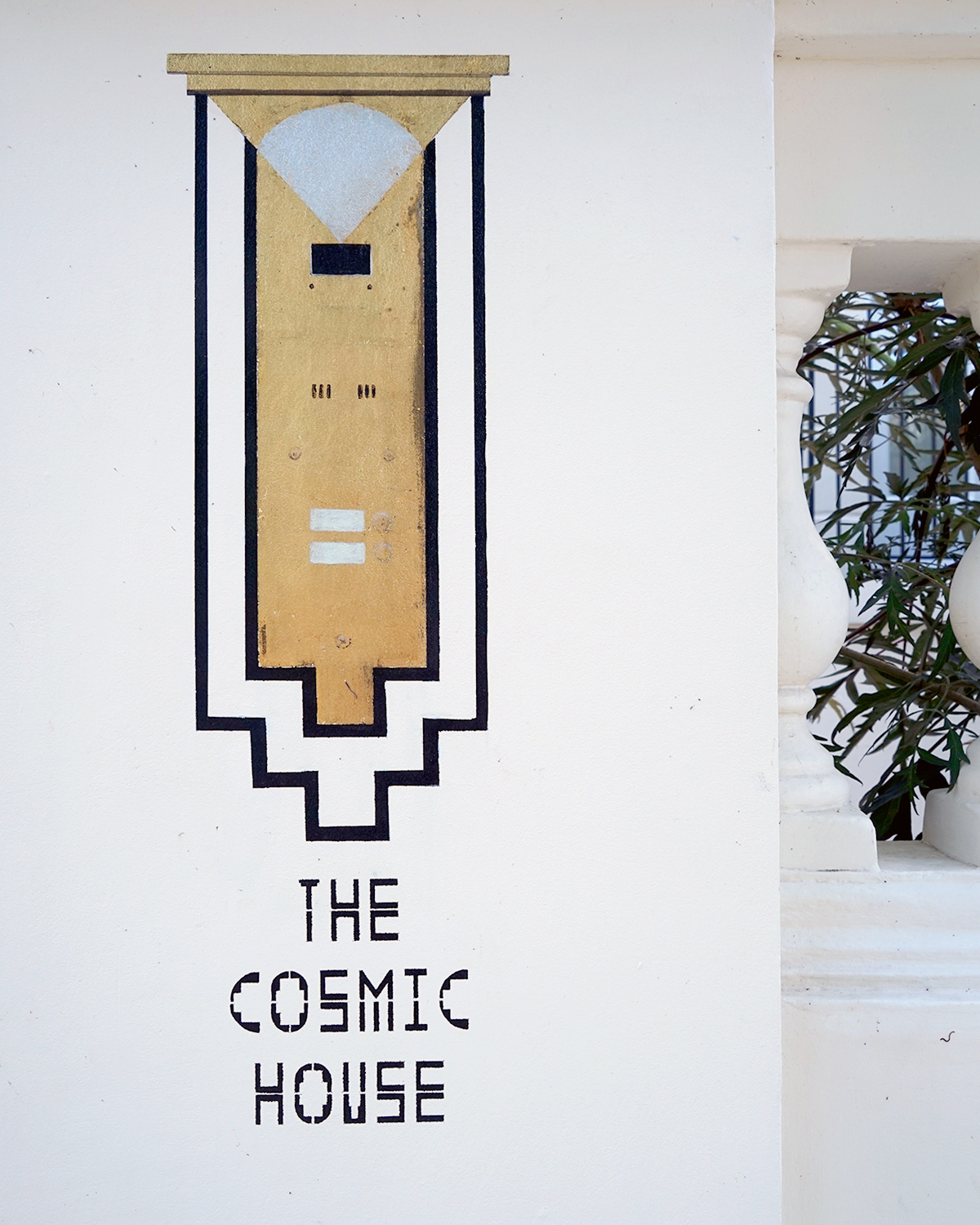 A Tour Through the London Architectural Marvel The Cosmic House