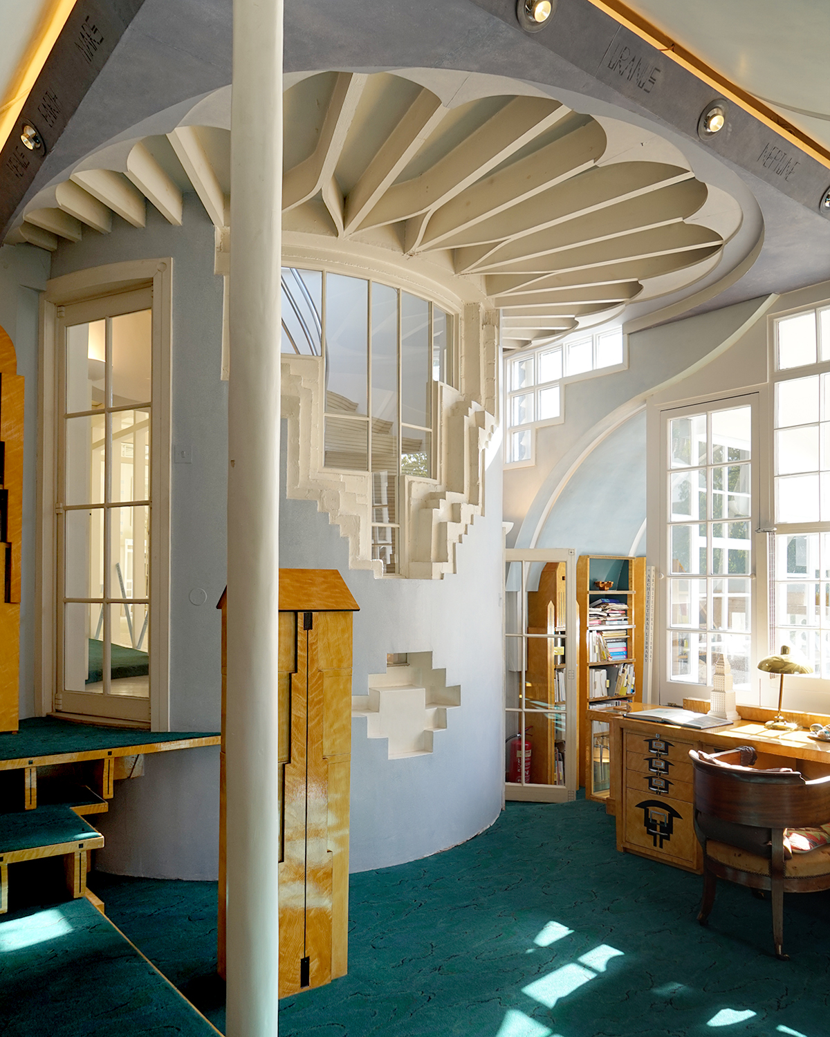 A Tour Through the London Architectural Marvel The Cosmic House