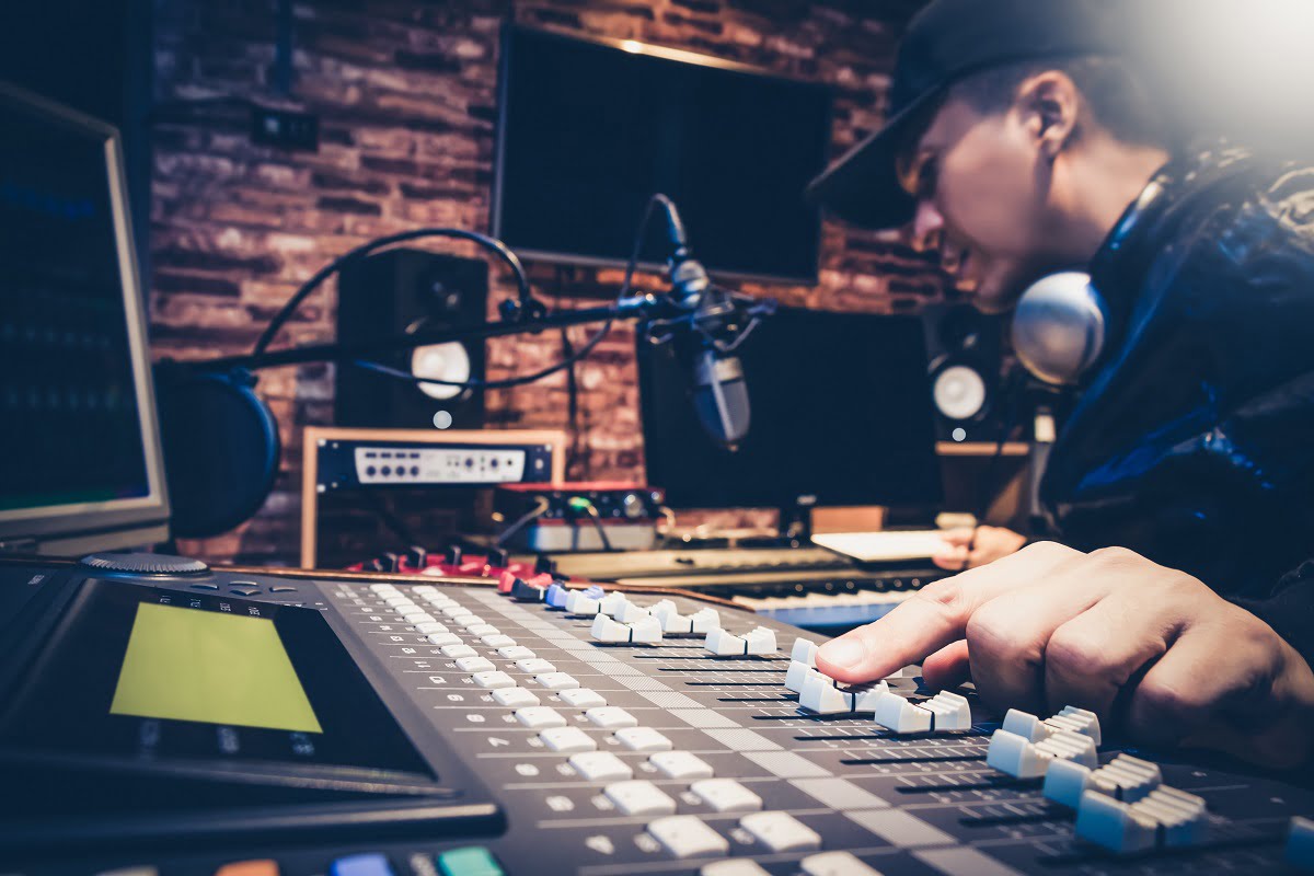 What You Can Expect When You Hire a Professional DJ Siglets