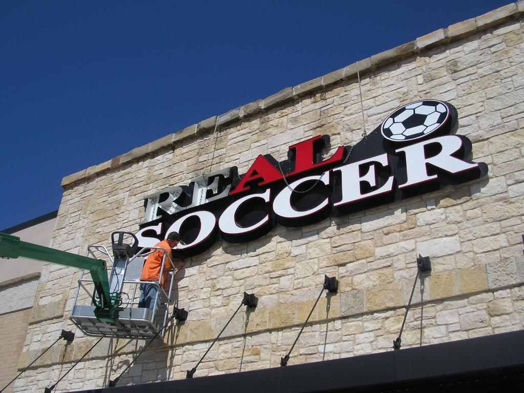 Need Outdoor Sign Maintenance in Peachtree Corners GA?