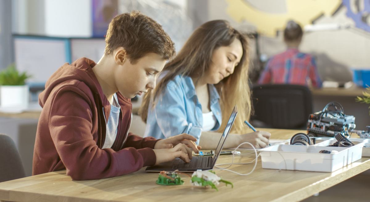 How to teach kids to code in a classroom with or without
