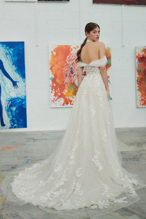 Zeitlose Eleganz mit Fara Sposa Silk and More Brautmode aus Köln