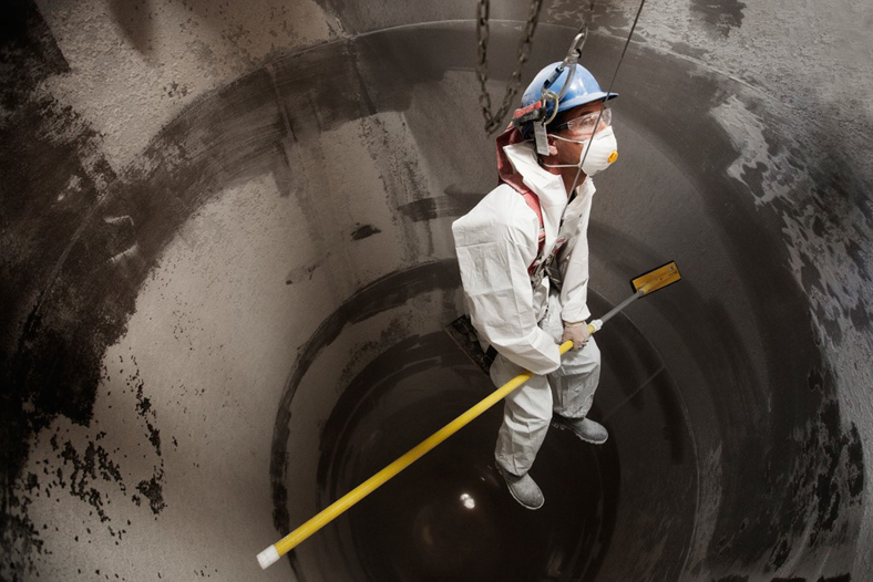 How to clean fly ash steel storage silo?