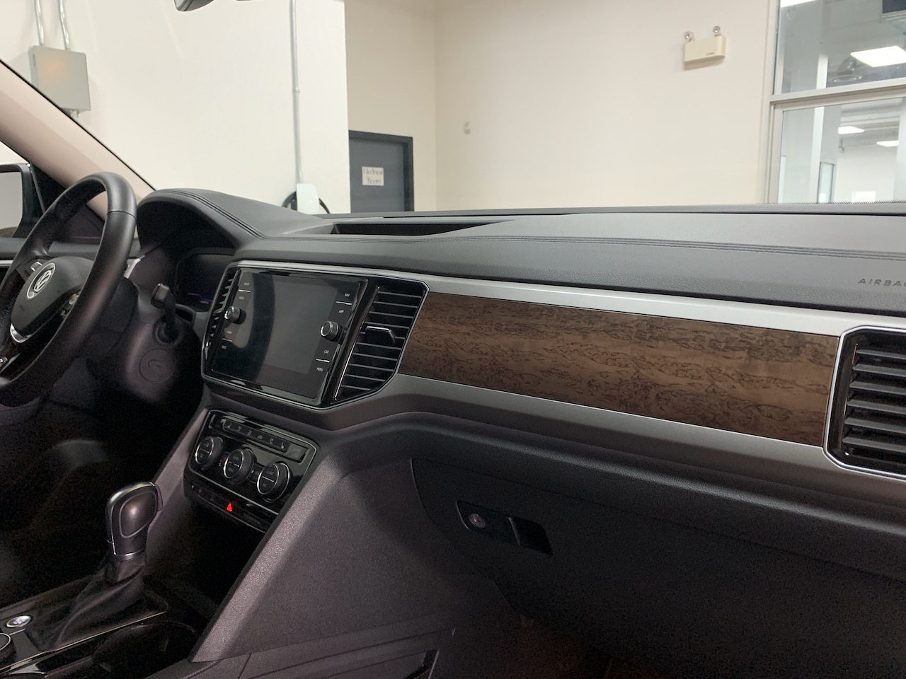 2019 Volkswagen Atlas Execline Rline, 8 months old, 6 Passengers, Rare