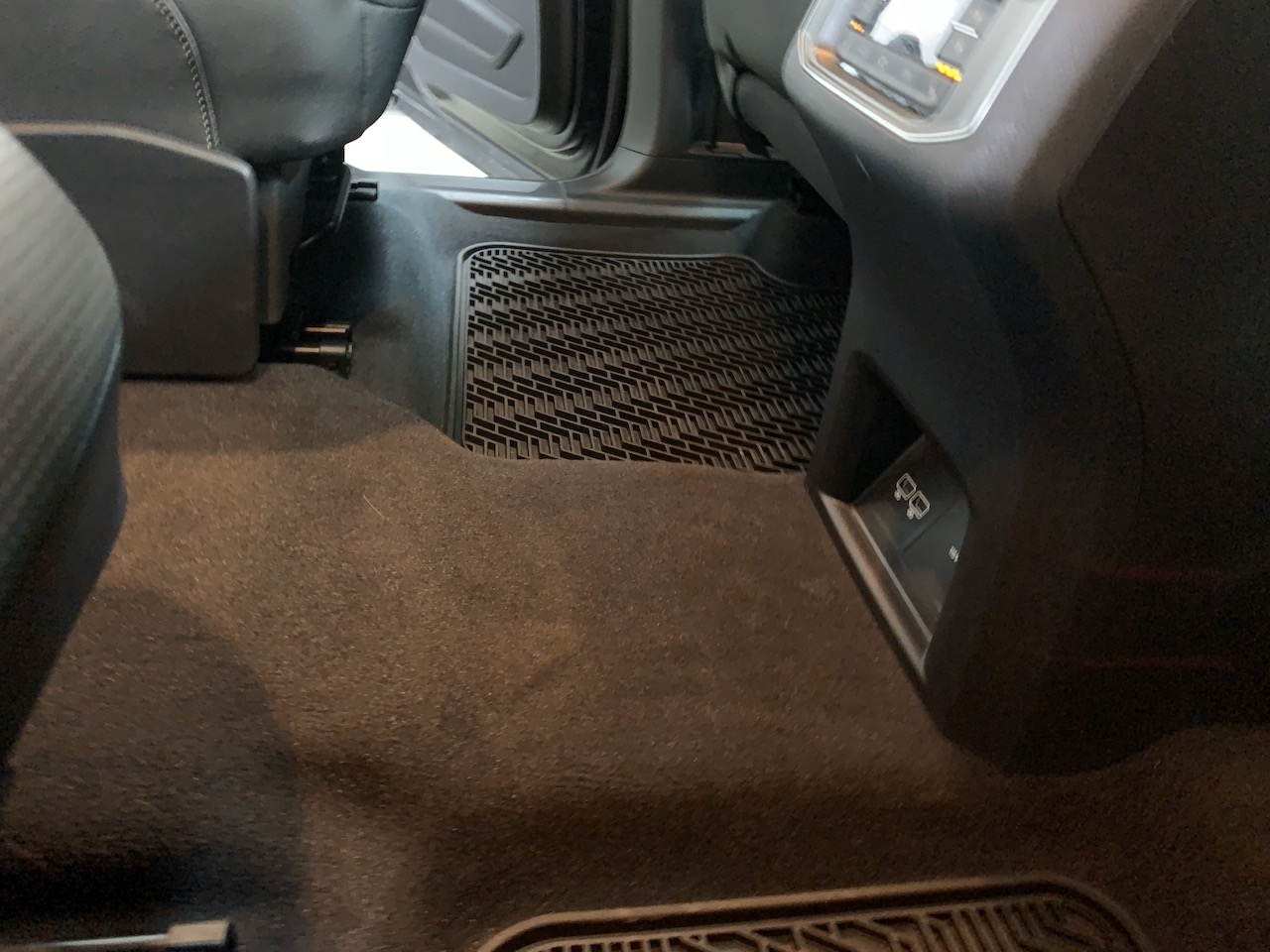 2019 Volkswagen Atlas Execline Rline, 8 months old, 6 Passengers, Rare
