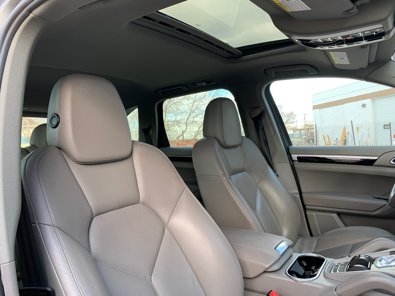 2011 Porsche Cayenne AWD Navi Sunroof Heated F&B seats Clean