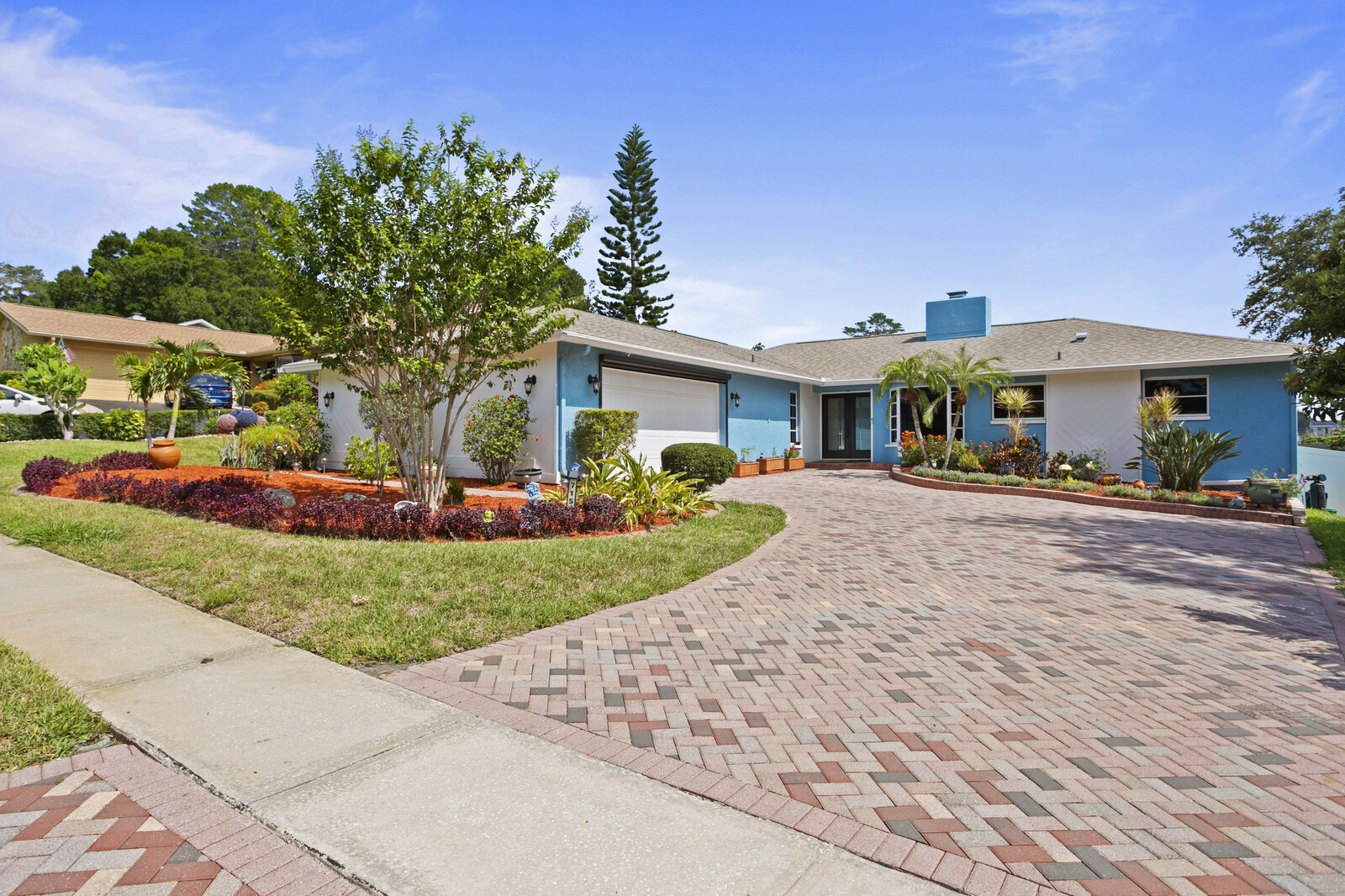 715 Rolling Hills Drive THE SIMMS TEAM