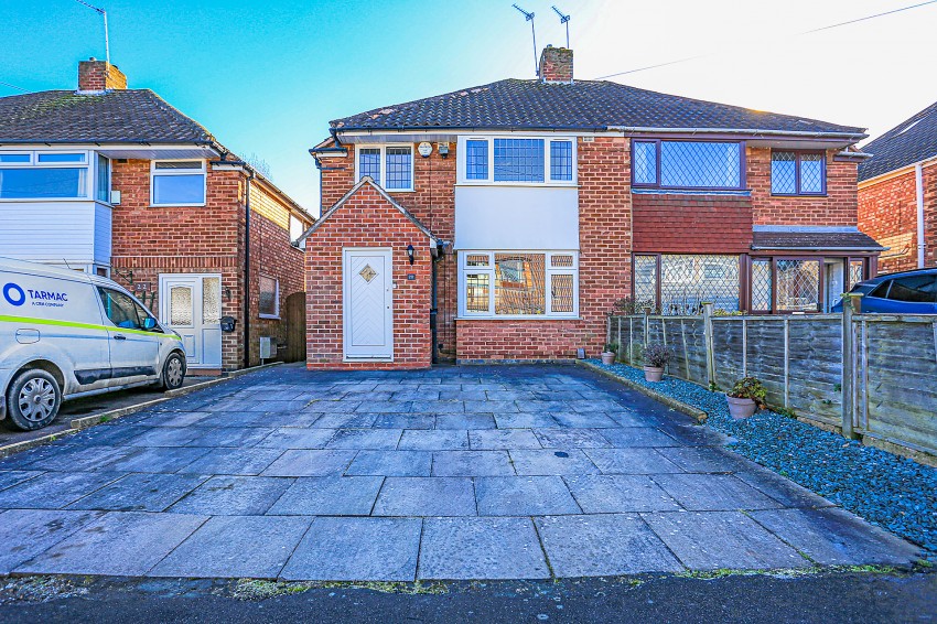 3bedroom semidetached house for sale in Mountjoy Crescent, Solihull