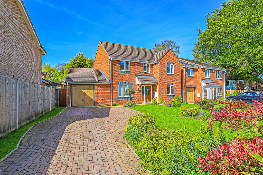 4bedroom detached house for sale in Dovecote Close, Solihull