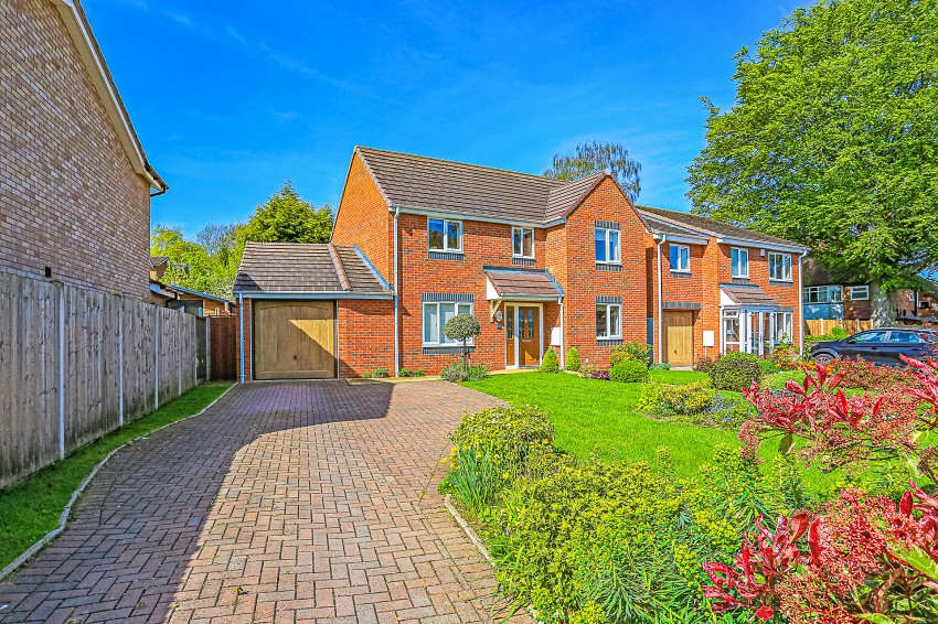 4bedroom detached house for sale in Dovecote Close, Solihull