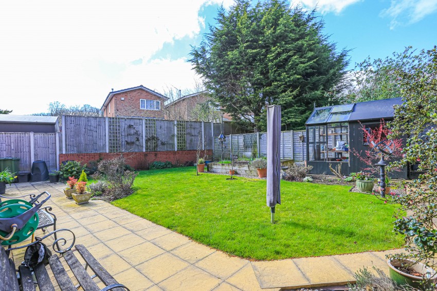 4bedroom detached house for sale in Dovecote Close, Solihull