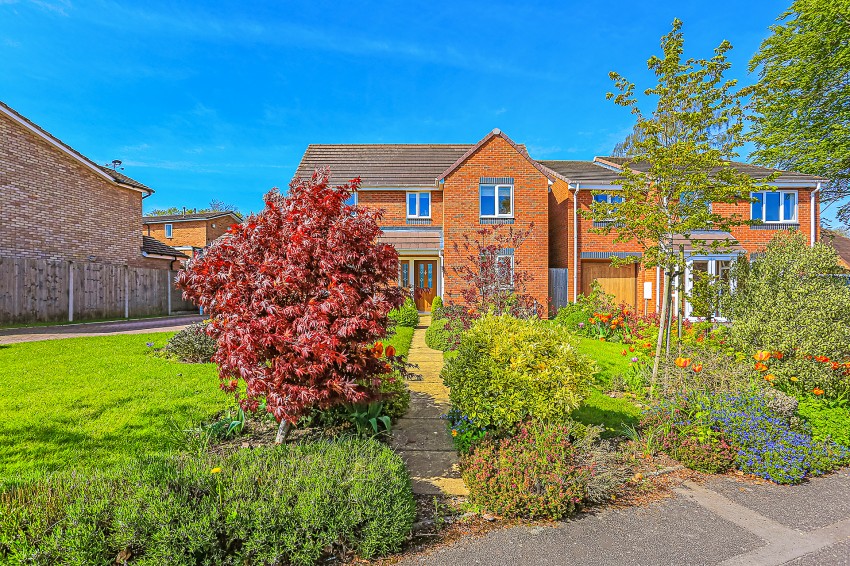 4bedroom detached house for sale in Dovecote Close, Solihull