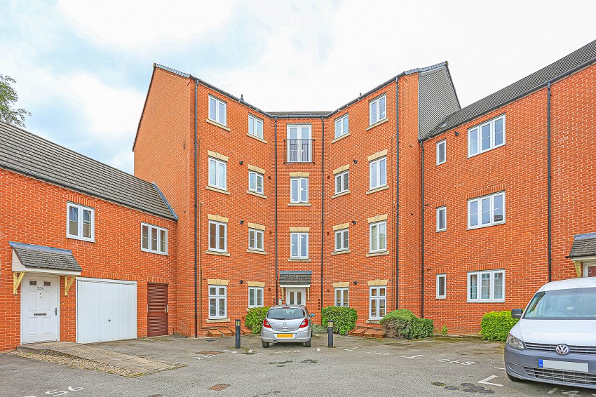 2bedroom apartment for sale in Wharf Lane, Solihull