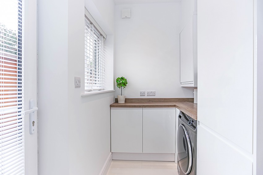 4bedroom semidetached house for sale in Suffolk Close, Coventry