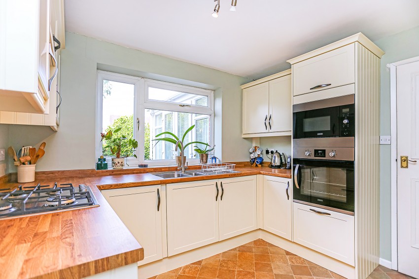 3bedroom semidetached house for sale in Beechnut Close, Solihull