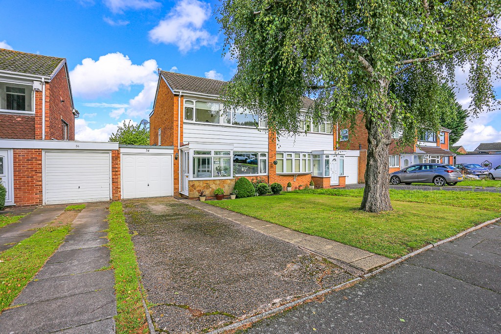 3bedroom semidetached house for sale in The Orchard, Marston Green