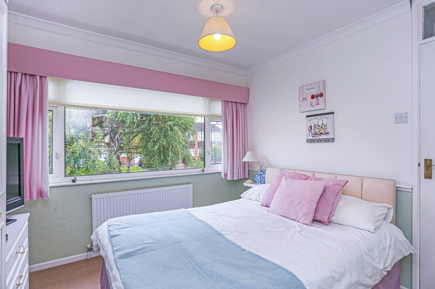 3bedroom semidetached house for sale in The Orchard, Marston Green