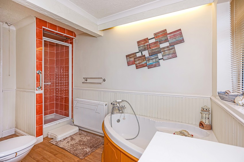 3bedroom semidetached house for sale in The Orchard, Marston Green