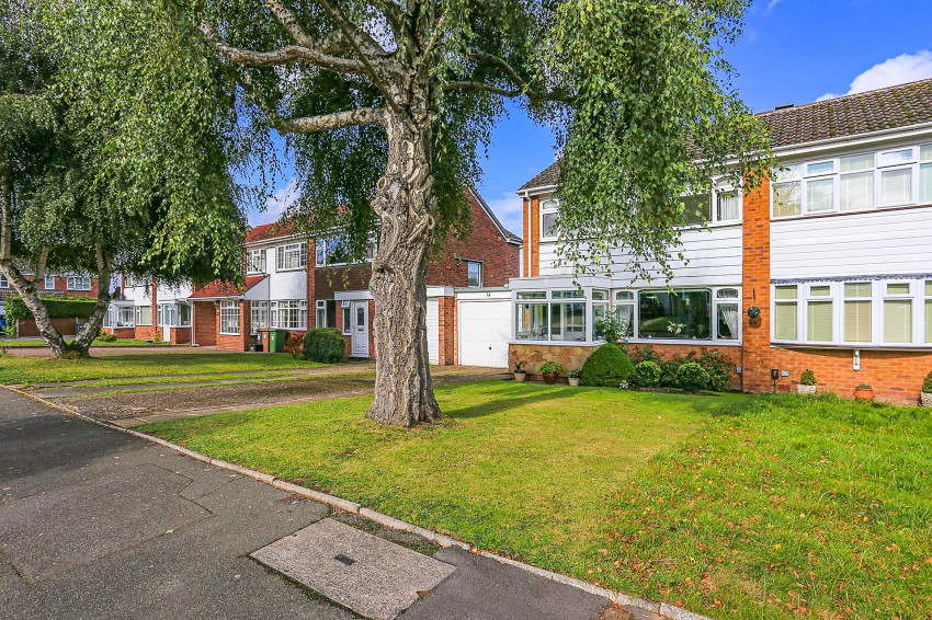 3bedroom semidetached house for sale in The Orchard, Marston Green