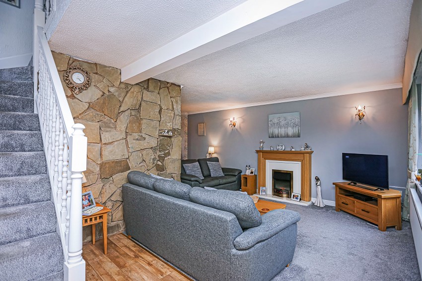 3bedroom semidetached house for sale in The Orchard, Marston Green