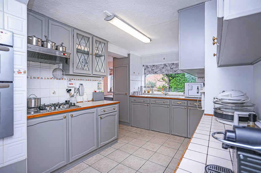 3bedroom semidetached house for sale in The Orchard, Marston Green