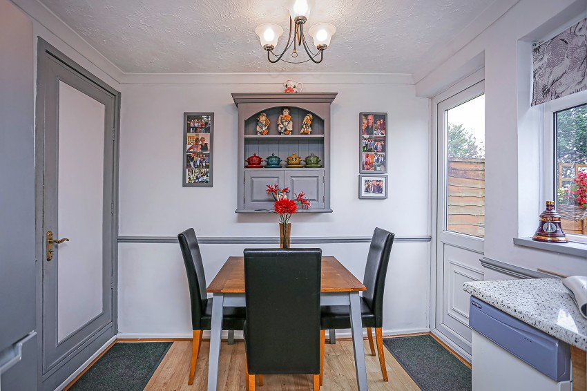 3bedroom semidetached house for sale in The Orchard, Marston Green