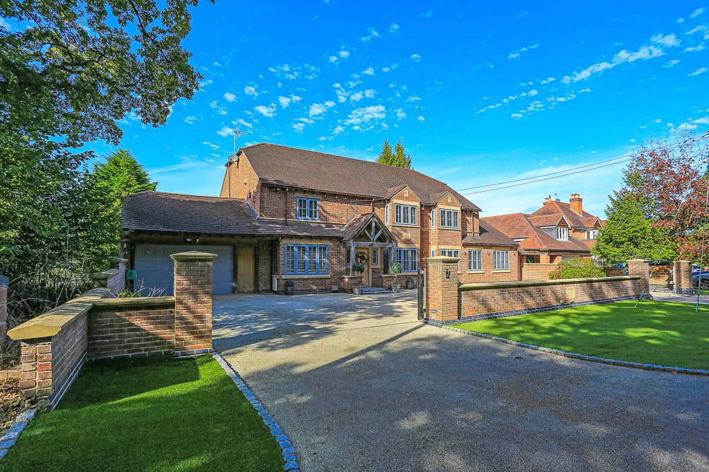 7bedroom detached house for sale in Tithe Barn Lane, Hockley Heath