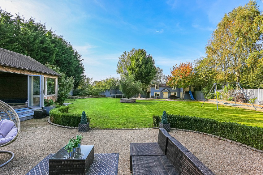 7bedroom detached house for sale in Tithe Barn Lane, Hockley Heath