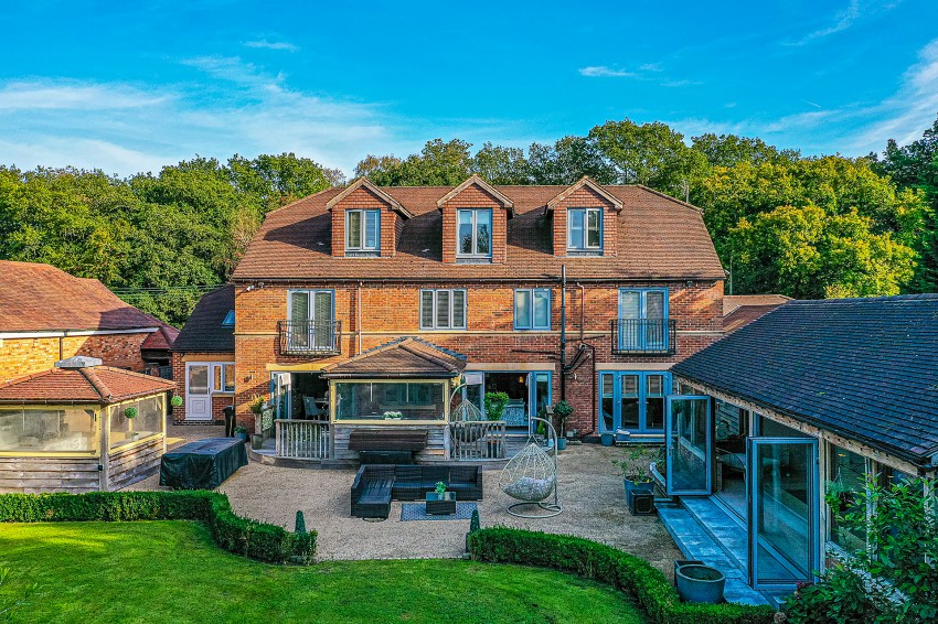 7bedroom detached house for sale in Tithe Barn Lane, Hockley Heath
