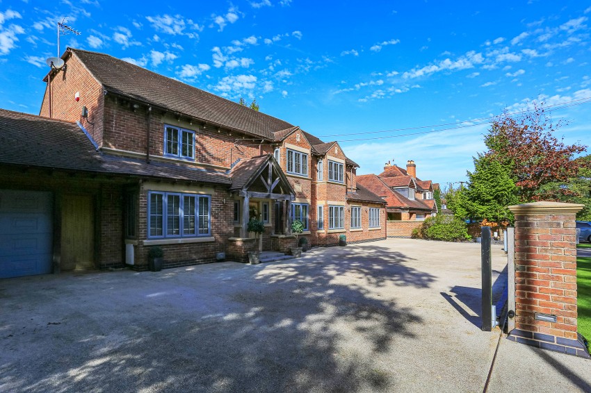 7bedroom detached house for sale in Tithe Barn Lane, Hockley Heath