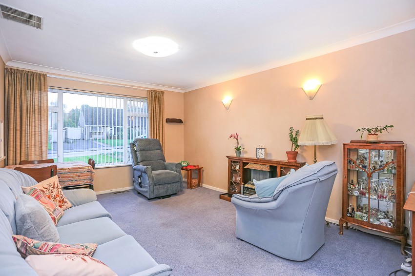 2bedroom bungalow for sale in Mereside Way, Solihull