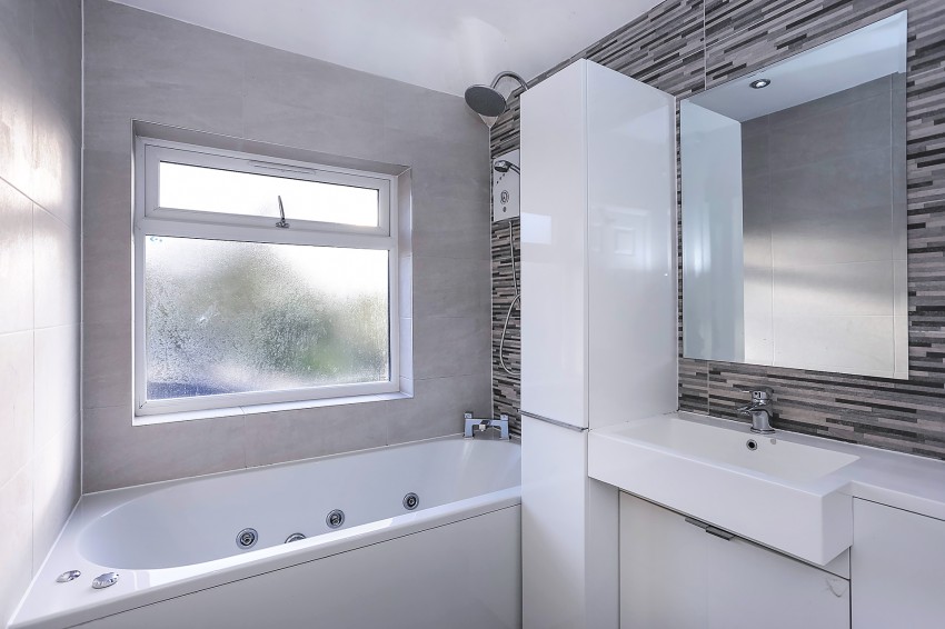 3bedroom detached house for sale in Harvard Road, Solihull