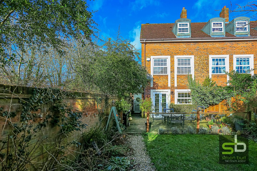 4bedroom town house for sale in Thistlewood Grove, Chadwick End, Solihull