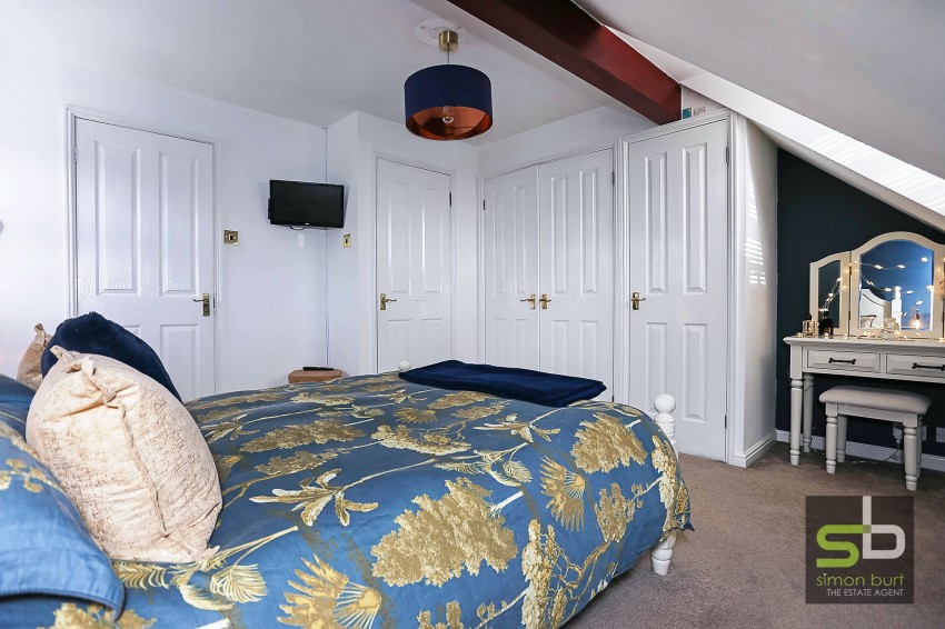 4bedroom town house for sale in Thistlewood Grove, Chadwick End, Solihull