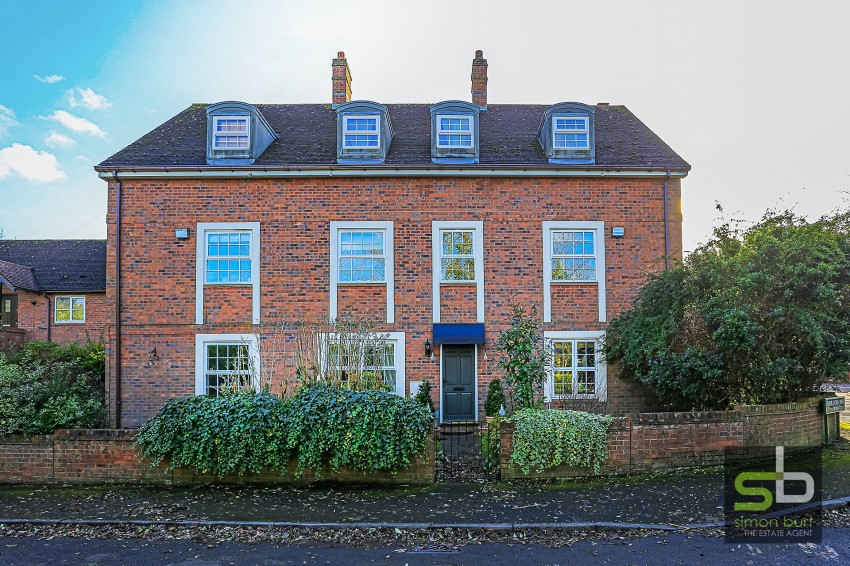4bedroom town house for sale in Thistlewood Grove, Chadwick End, Solihull